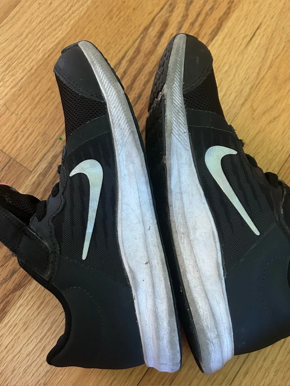 Girls Nike Downshifter size 2.5 Black Pink
